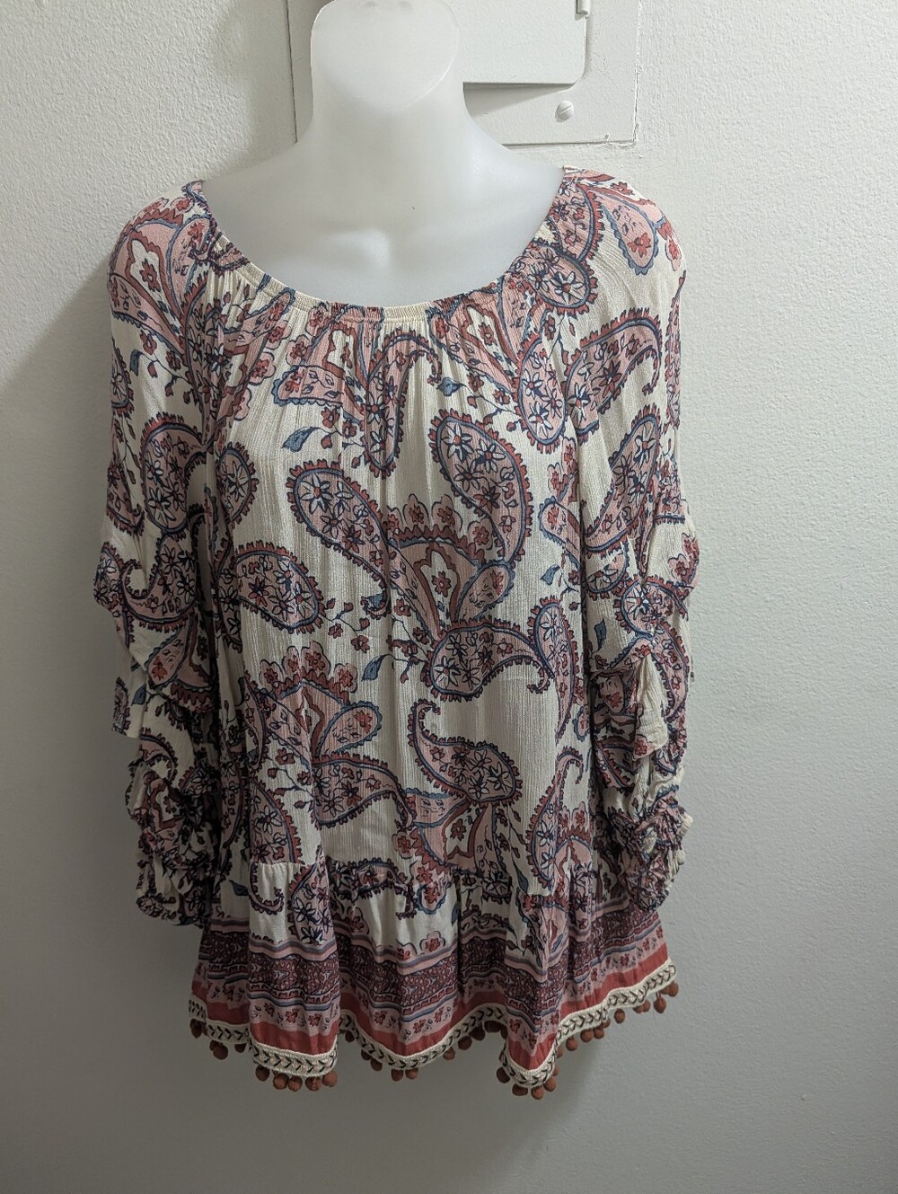 Democracy Womans Large Boho Paisley Peasant Top - Cream with Pink & Blue